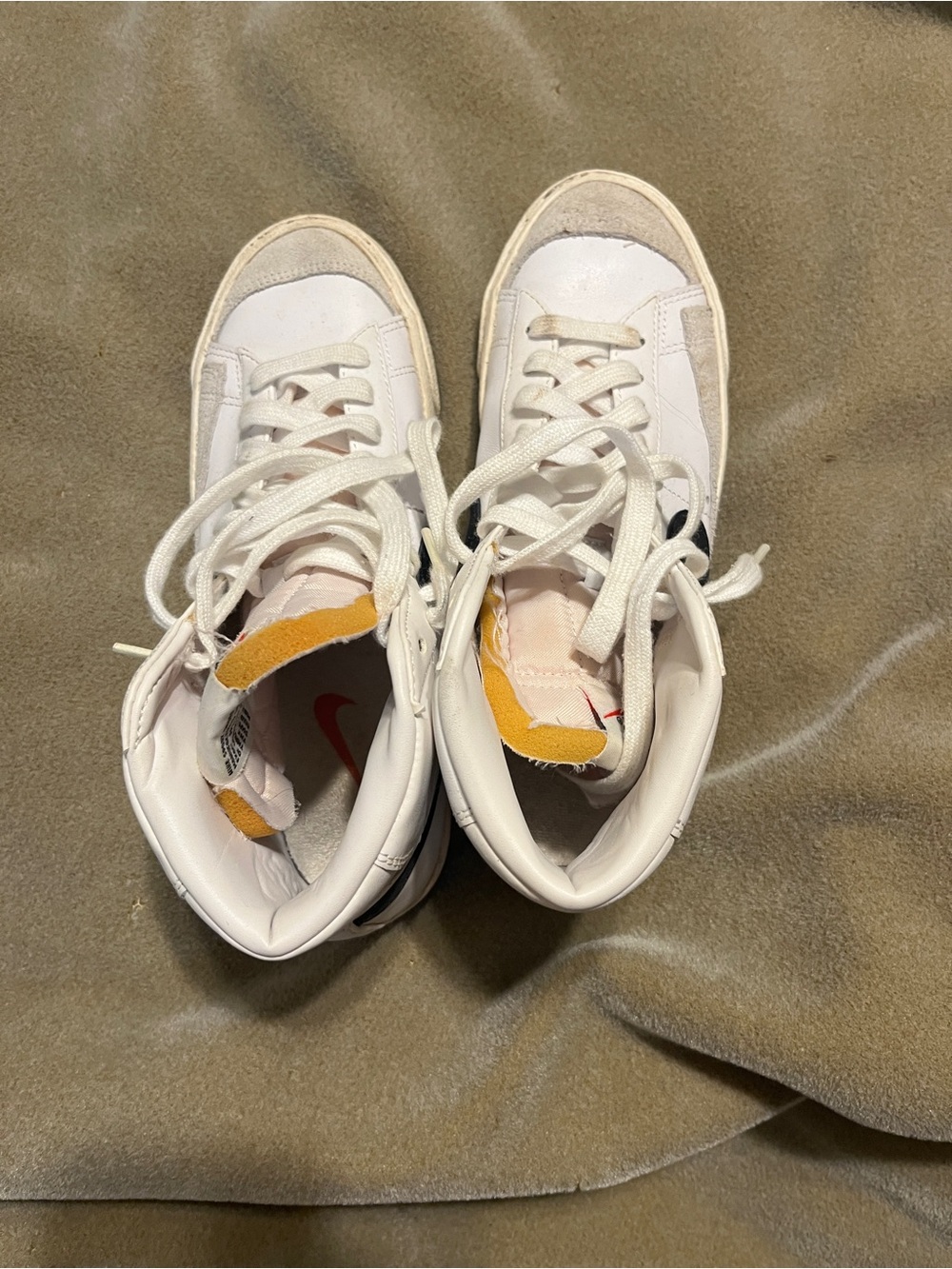 Nike Women’s CZ1055-100 Size 7.5 Vintage